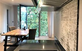 Lovely Room In Modern Apartment London